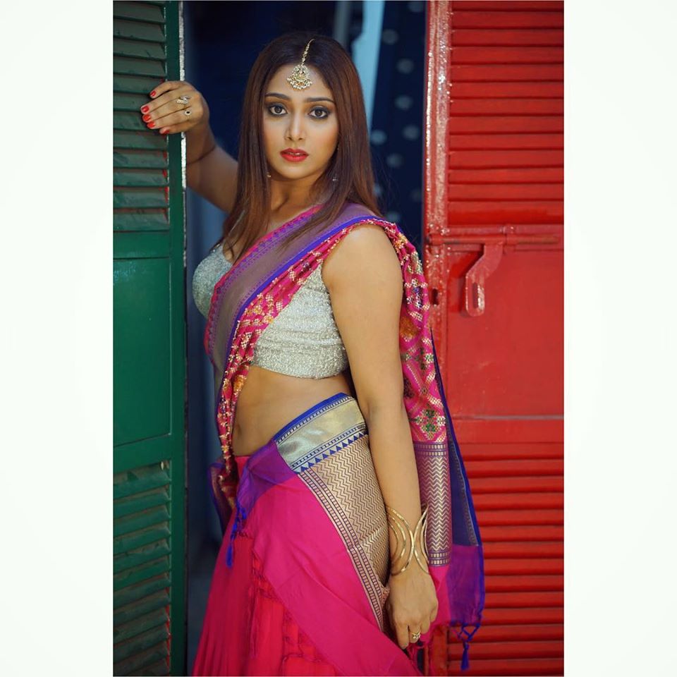 Qora tanlilar bilan onlayn guruh porno Seksi qisqa sochlar