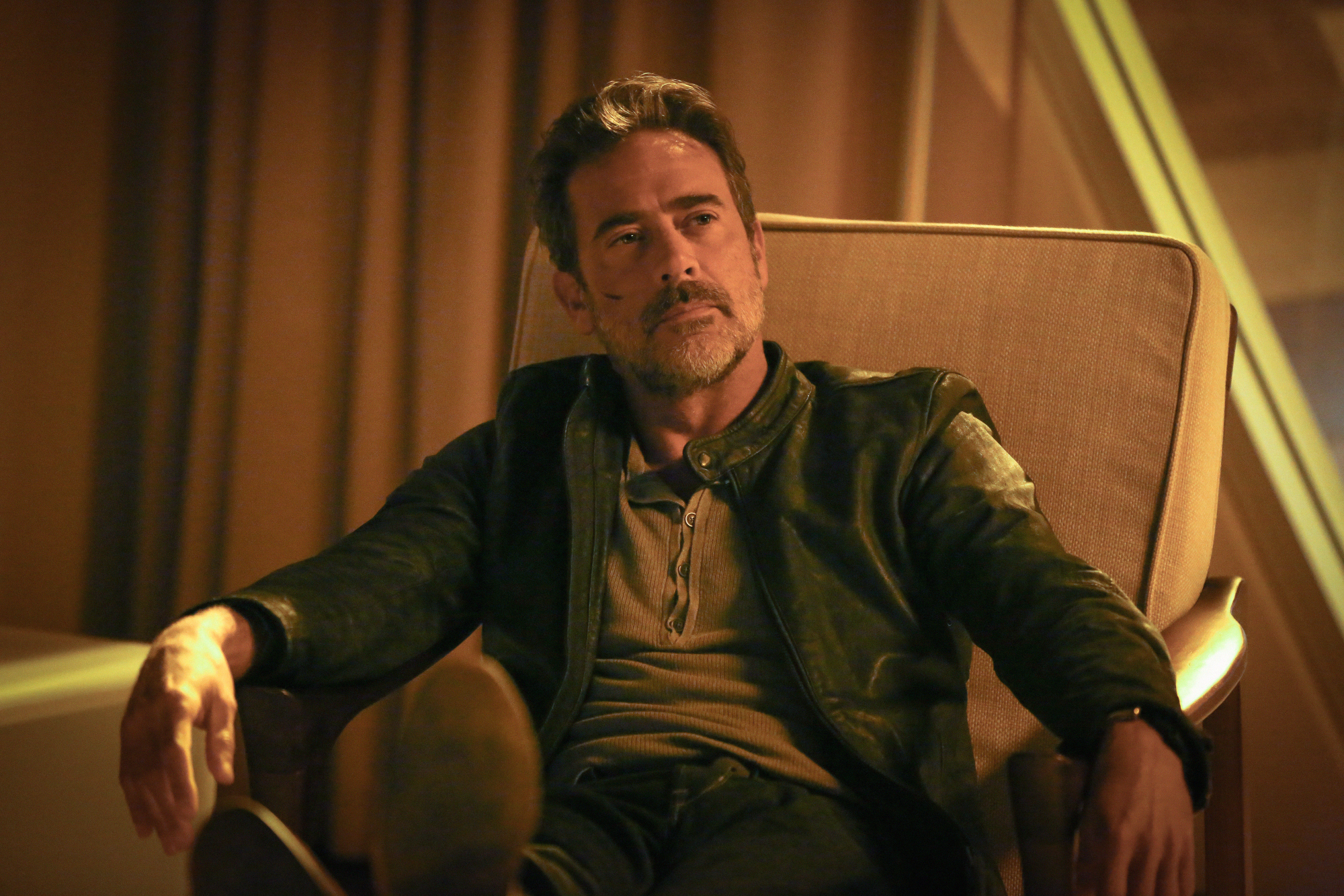 Jeffrey Dean Morgan in Extant (2014)