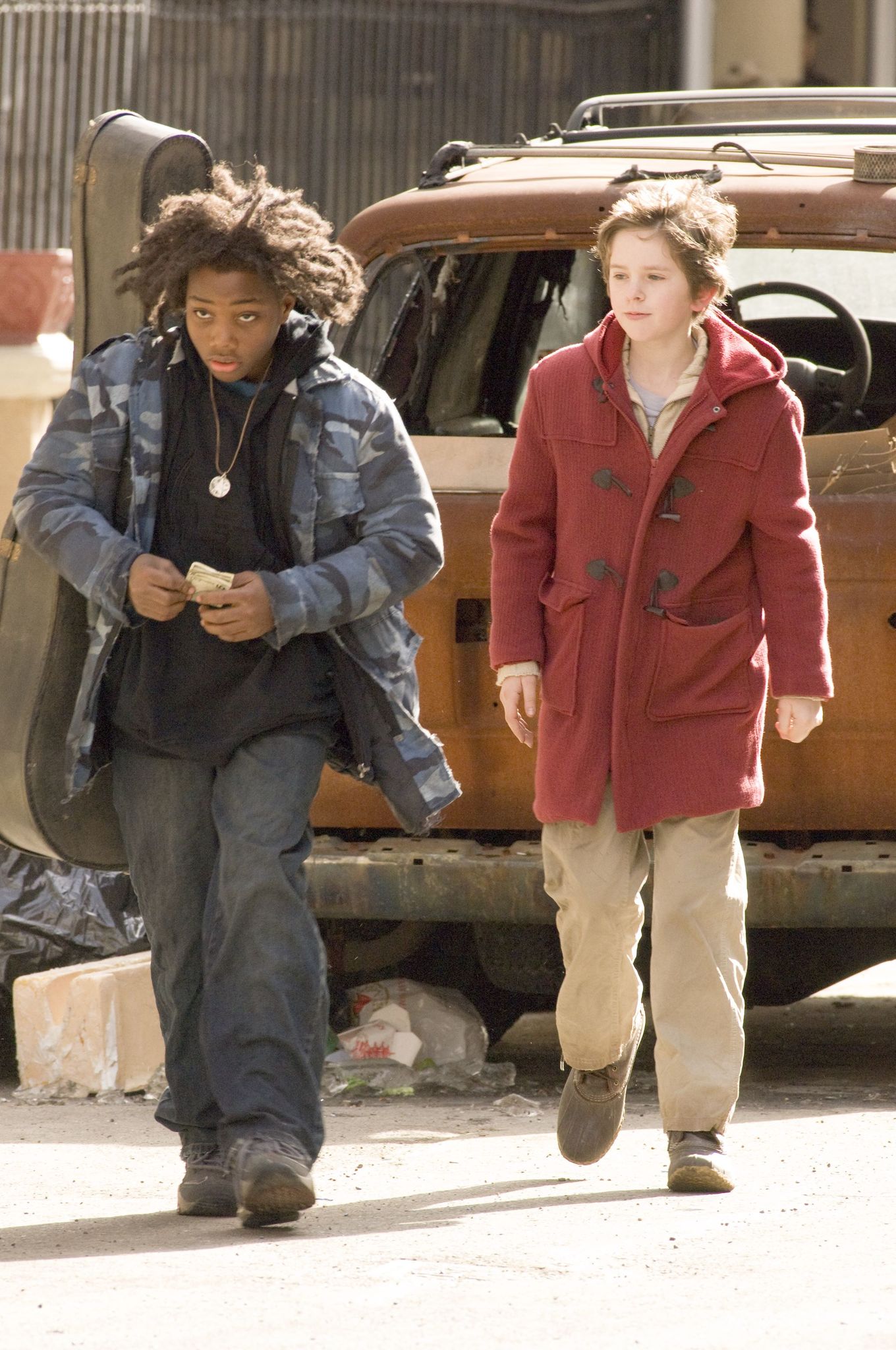 Freddie Highmore and Leon Thomas III in August Rush (2007)