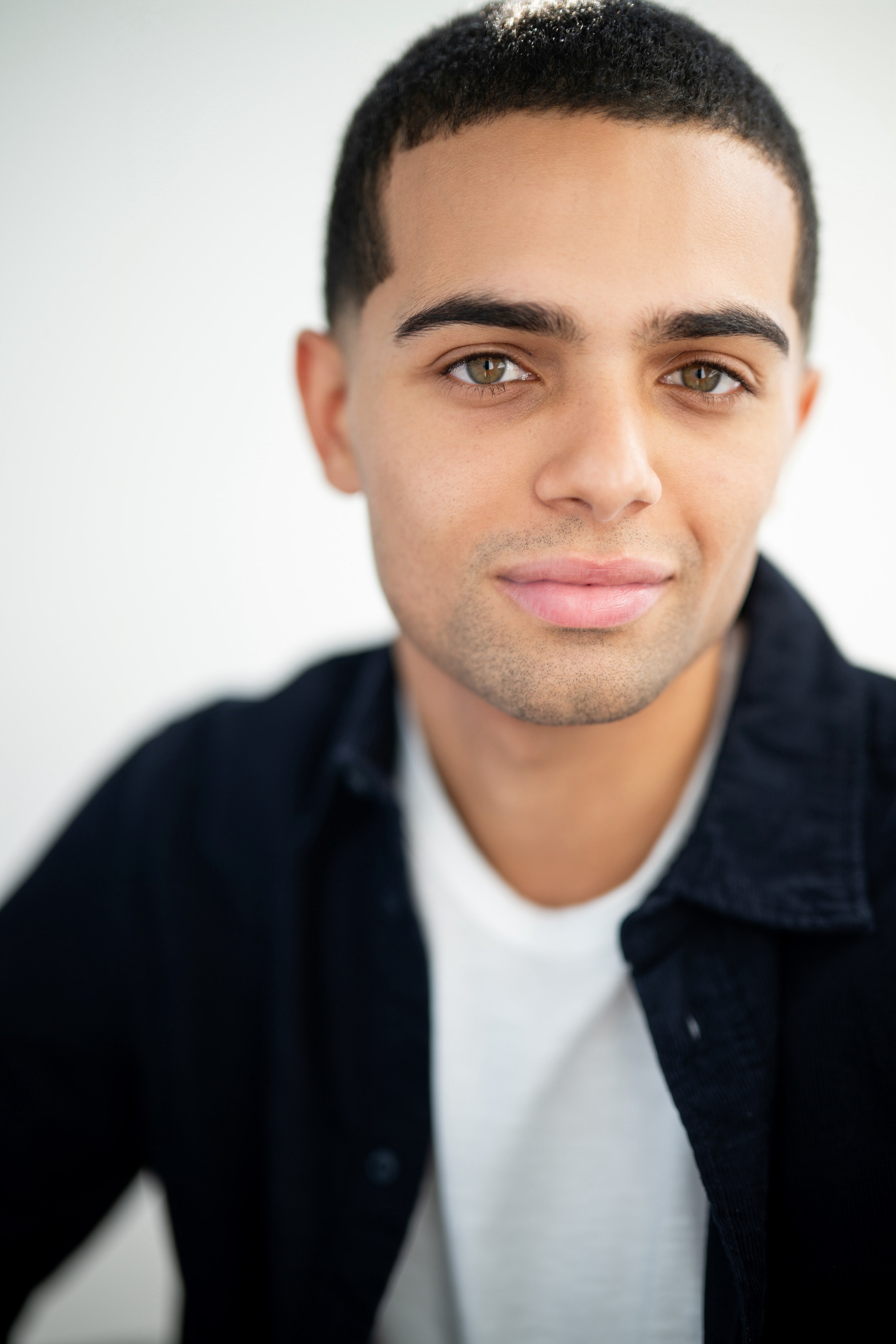 テレビ台 Christopher Santiago Christopher Santiago - IMDb