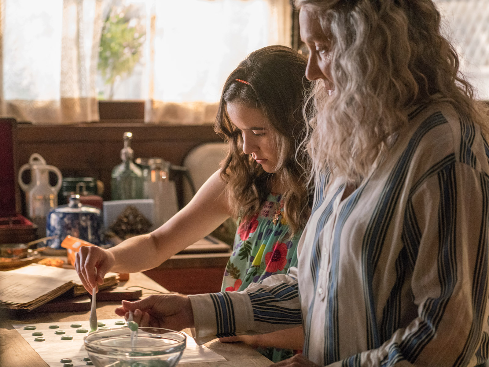 оливия санабия просто добавь магии. просто добавь магии 2. просто добавь магии сериал 3 сезон. обри к миллер и оливия санабия. обри к миллер и оливия санабия.