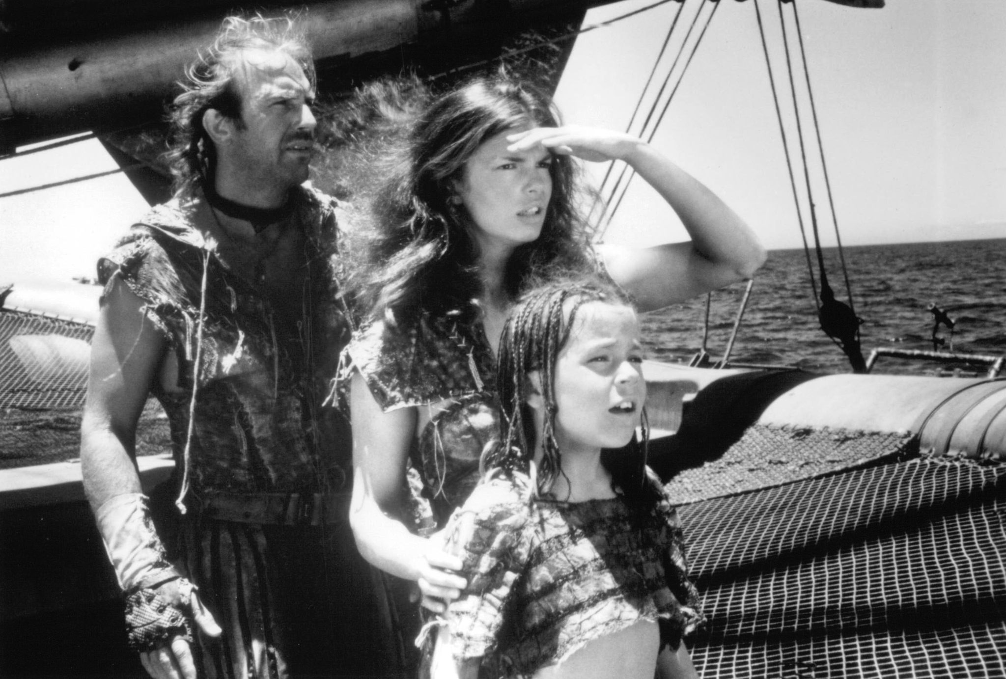 Kevin Costner, Jeanne Tripplehorn, and Tina Majorino in Waterworld (1995)