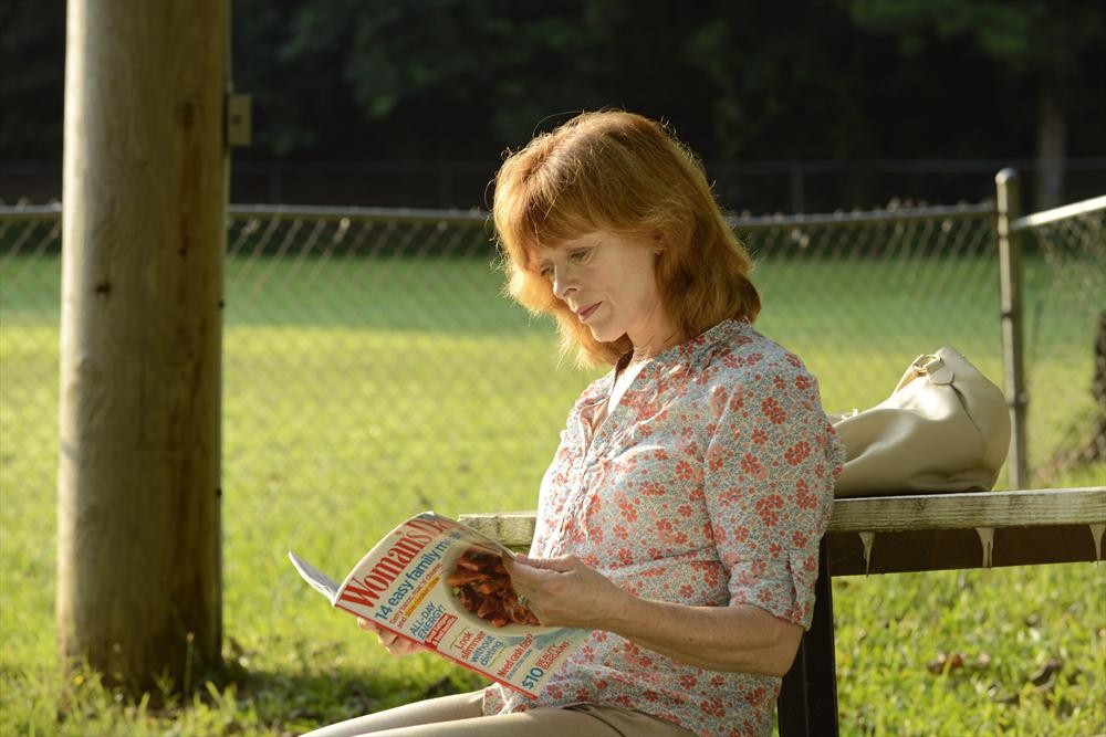 Frances Fisher in Resurrection - Die unheimliche Wiederkehr (2013)