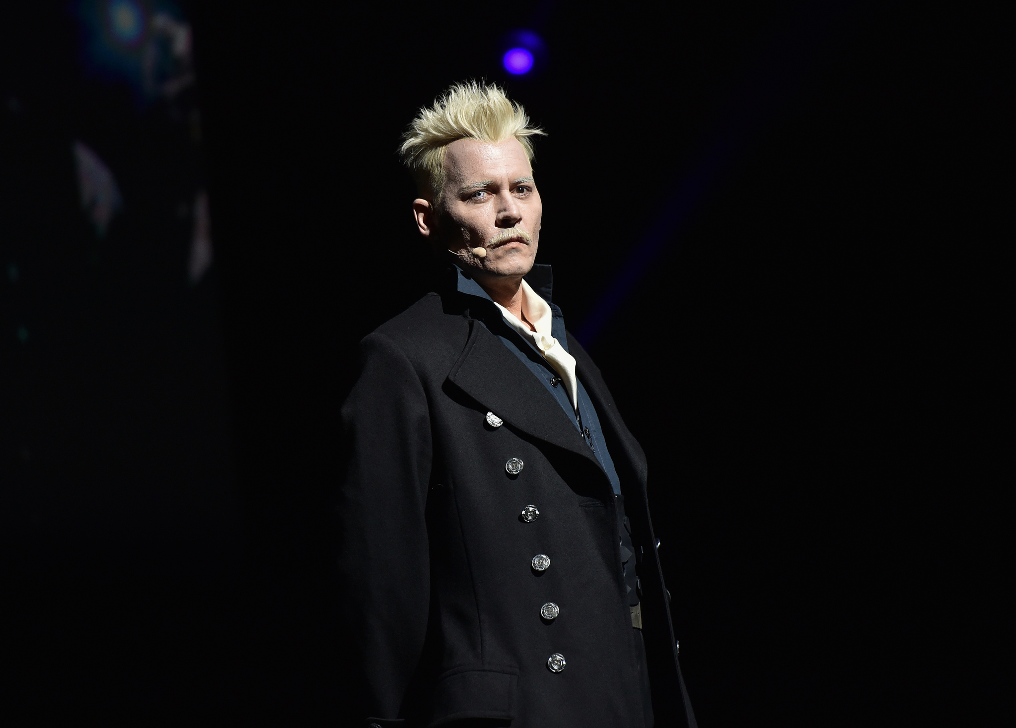 почему гриндевальда играет не джонни депп. почему гриндевальда играет не джонни депп. мадс миккельсен гриндевальд.