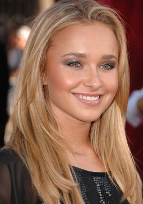 Qahramonlar serialidagi yalangoch Xeyden Panettiere Qahramonlar serialidagi yalangoch Xeyden Panettiere