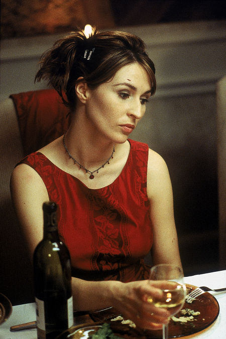 Helen Baxendale (Julie)