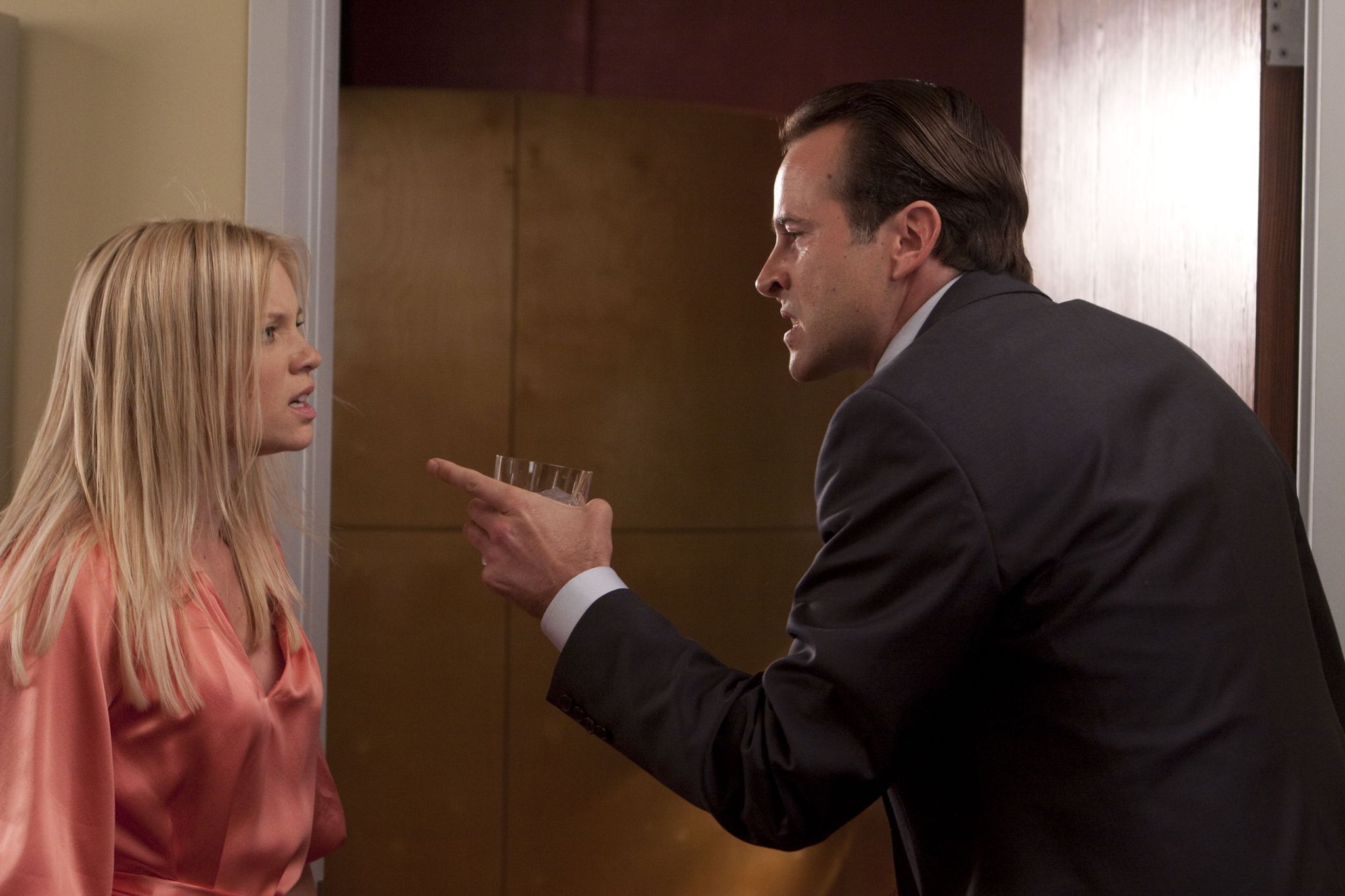 Jason Lee and Amy Smart in Columbus Circle (2012)