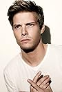 Hunter Parrish's primary photo Hunter Parrish's primary photo