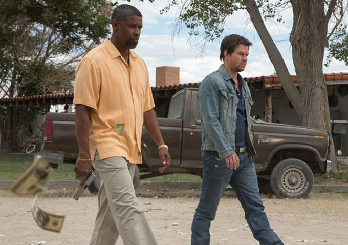 Mark Wahlberg and Denzel Washington in 2 Guns (2013)