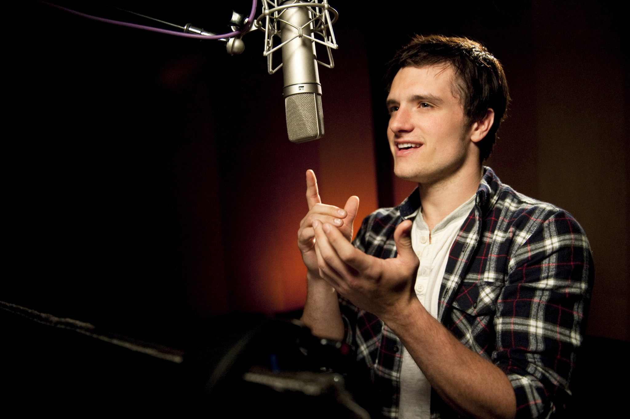 джош хатчерсон мем whistle. джош хатчерсон татуировки. джош хатчерсон 2022. джош хатчерсон 2021. джош хатчерсон мем whistle.