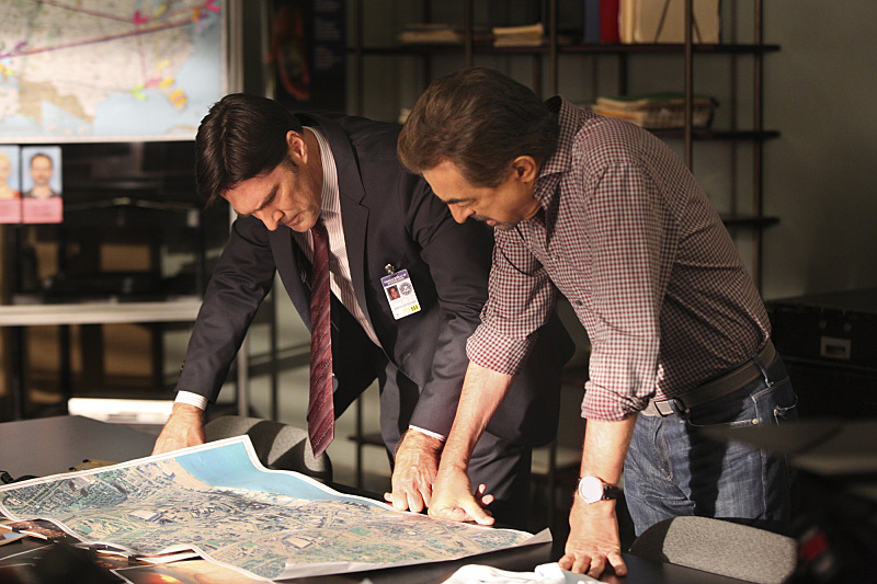 Joe Mantegna and Thomas Gibson in Criminal Minds (2005)