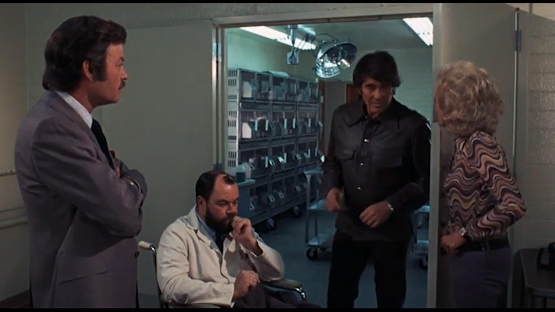 DeForest Kelley, Janet Leigh, and Stuart Whitman in Les rongeurs de l'apocalypse (1972)