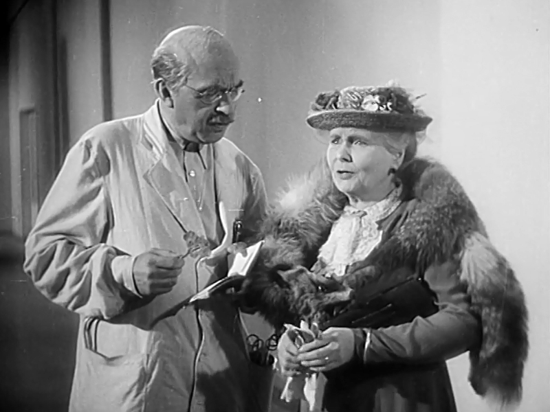 Divanning orqa tomonida xotinim bilan jinsiy aloqani tomosha qiling