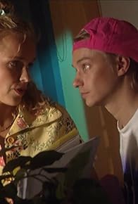 Primary photo for Vain kansikuvan tähden