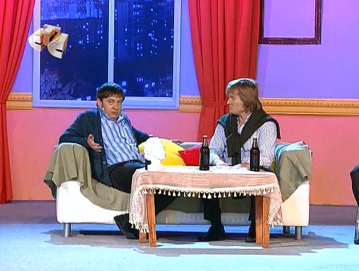 Erni aldash va tahqirlash aks etgan seksual porno tomosha qiling