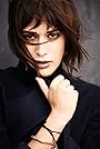 Lizzy Caplan's primary photo Lizzy Caplan's primary photo
