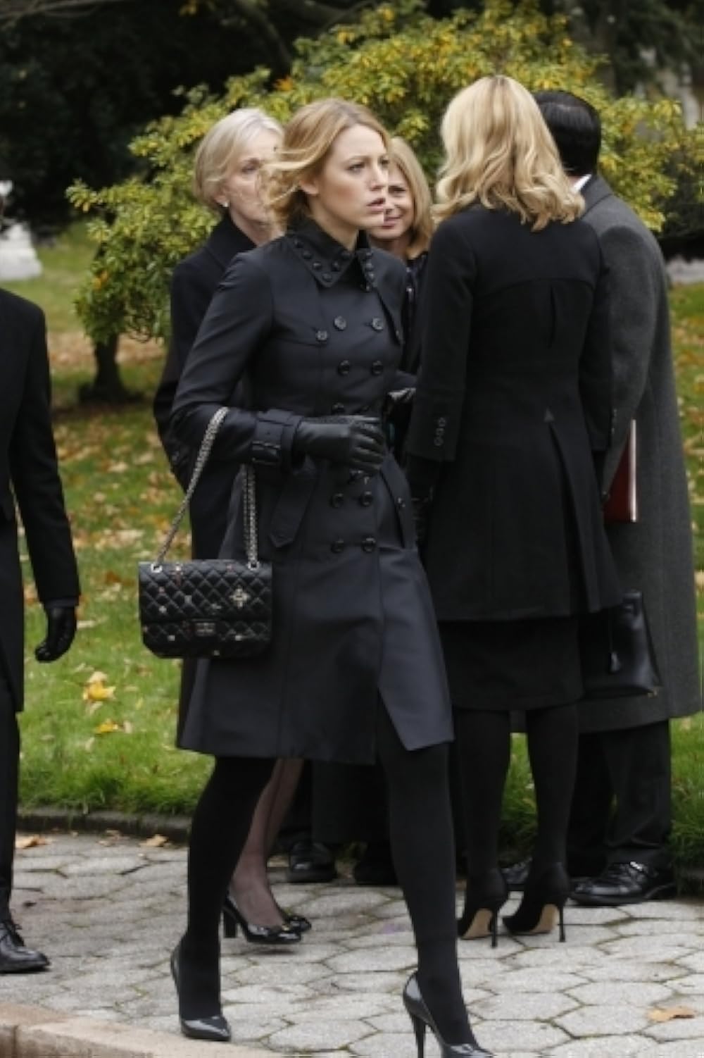 как одеться на похороны зимой