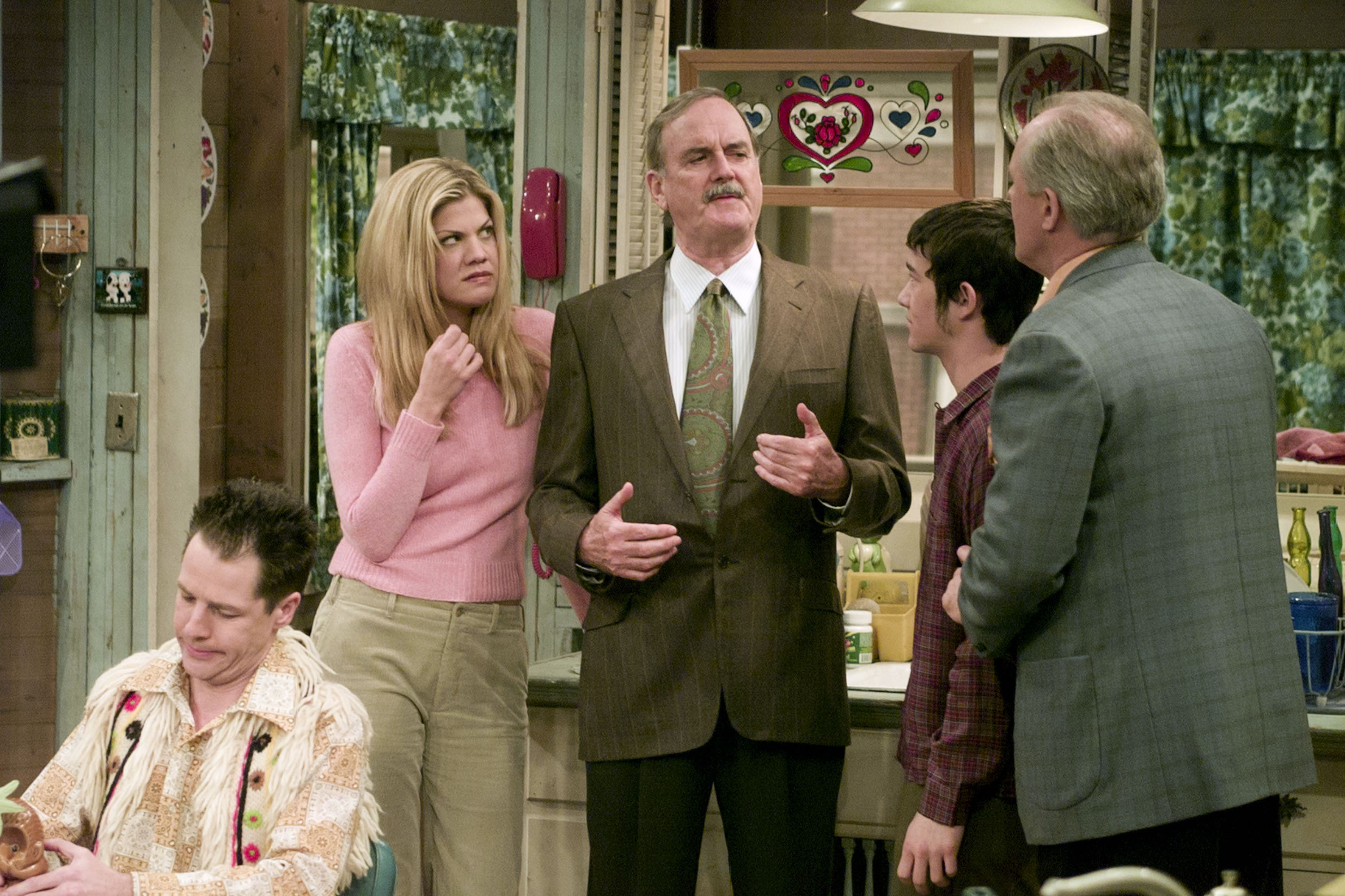 John Cleese, John Lithgow, Kristen Johnston, Joseph Gordon-Levitt, and French Stewart in 3rd Rock from the Sun (1996)