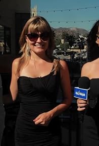 Primary photo for Éric Salvail animera-t-il les Oscars? 2 Femmes à Hollywood s'en occupe!