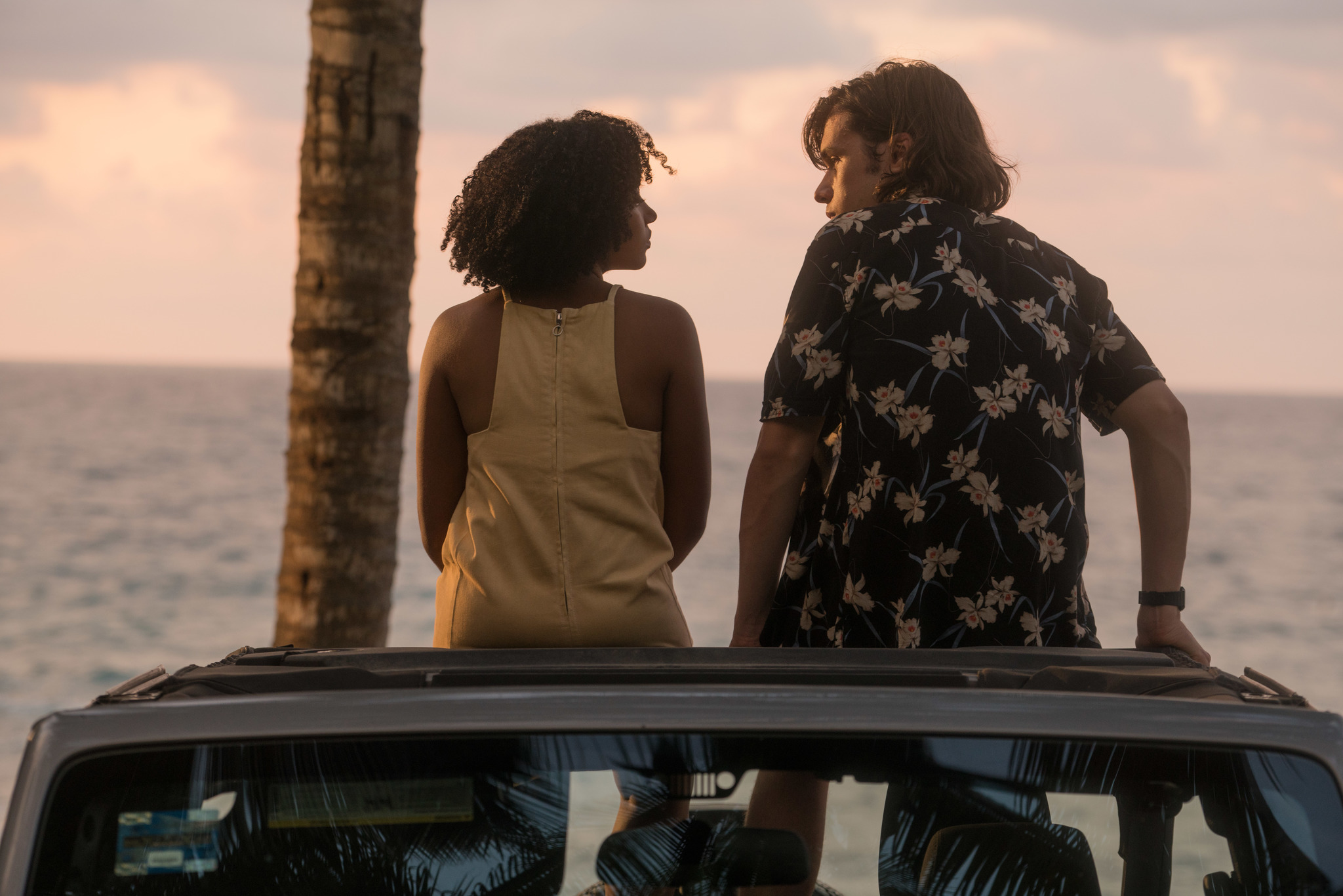 Everything everything книга. Весь этот мир (2017). Амандла стенберг весь этот мир. Весь этот мир (2017). From everything.