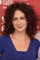 Kelli Bruk bilan porno film tomosha qiling Qizlar oyoqlarini qanday yoyishadi