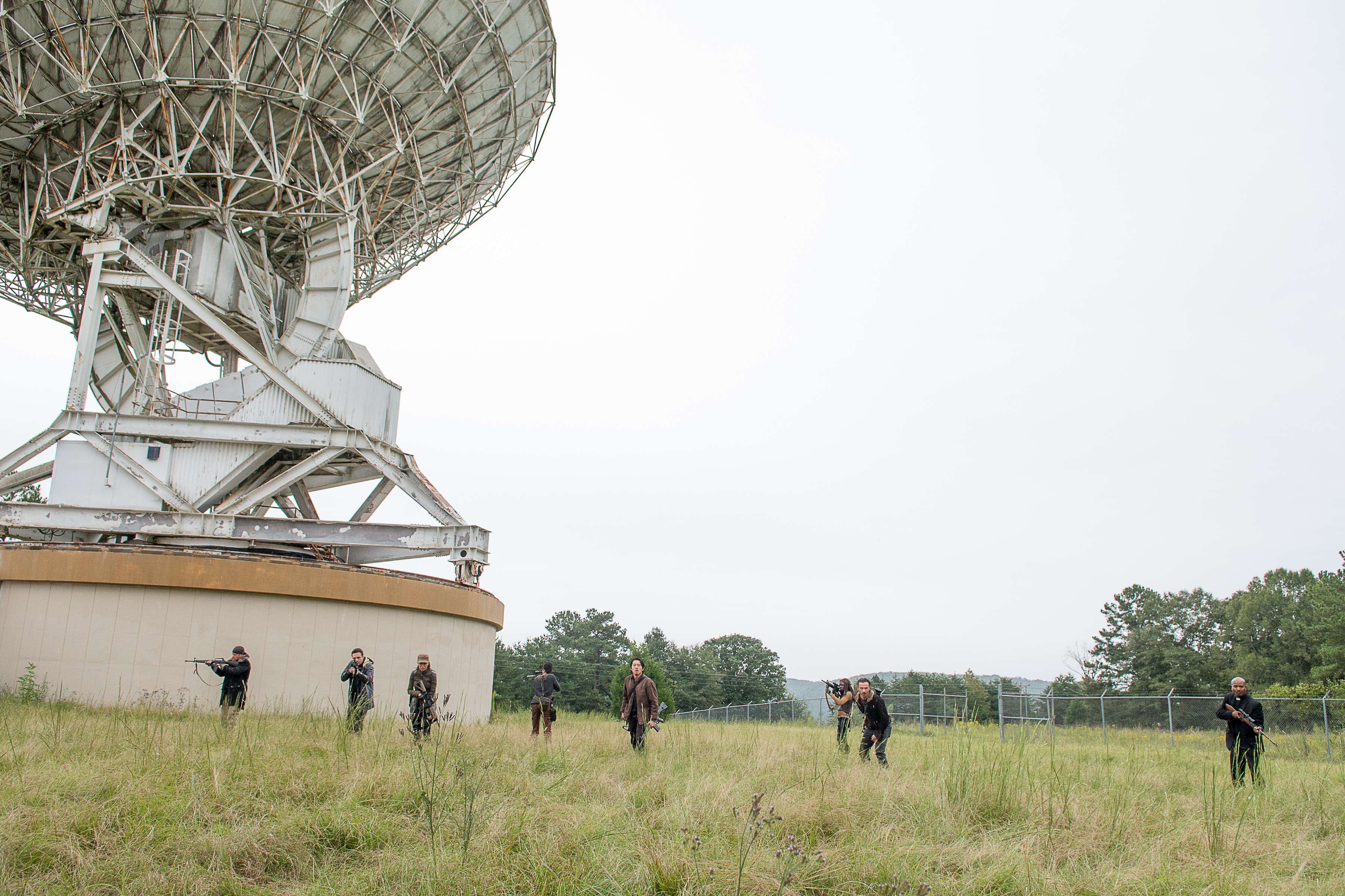Michael Cudlitz, Seth Gilliam, Andrew Lincoln, Christian Serratos, Lauren Cohan, Danai Gurira, Ross Marquand, and Steven Yeun in The Walking Dead (2010)