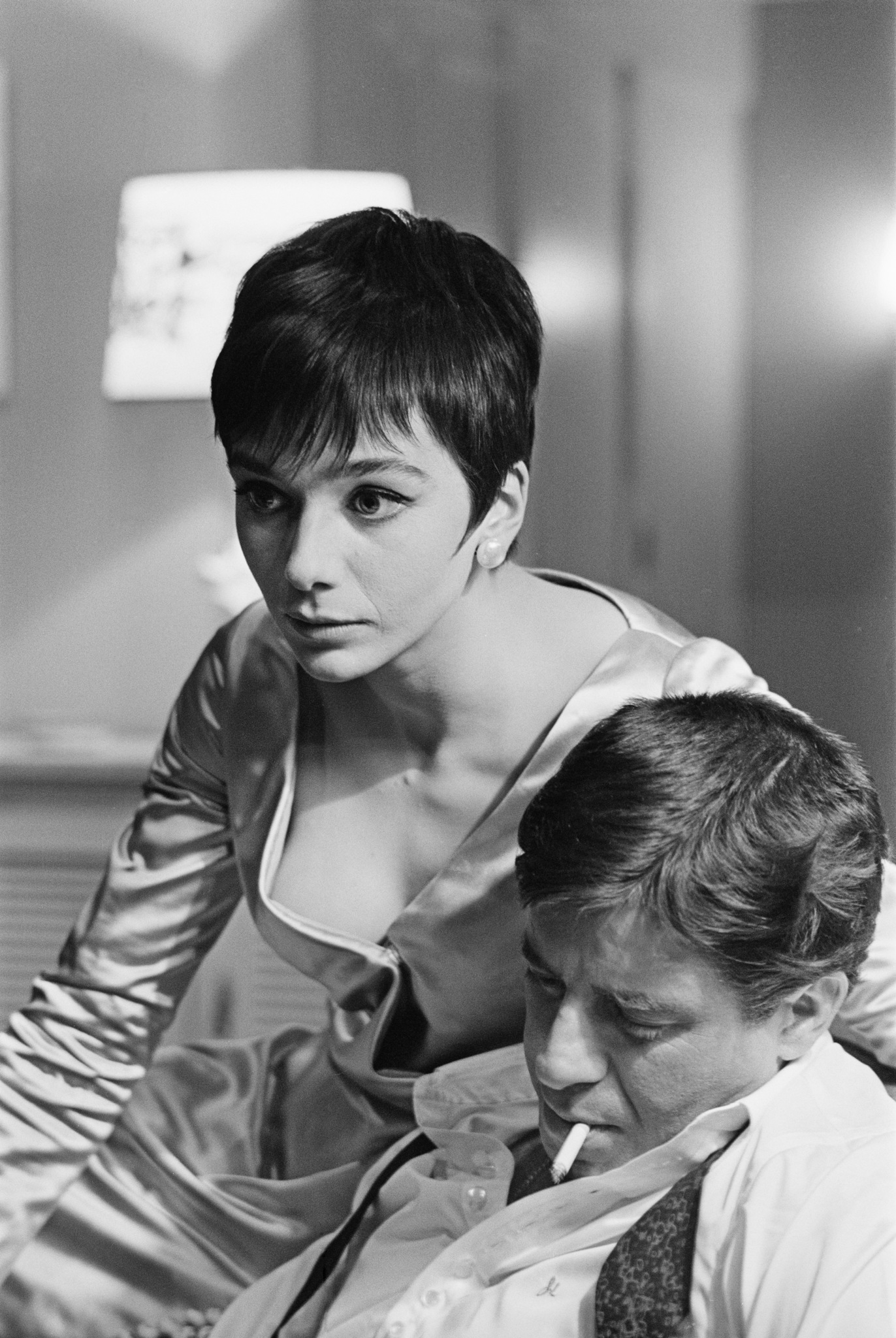 Jerry Lewis and Jacqueline Pearce in Don't Raise the Bridge, Lower the River (1968)