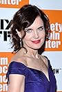 Elizabeth McGovern's primary photo Elizabeth McGovern's primary photo