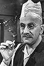 Warren Mitchell's primary photo Warren Mitchell's primary photo