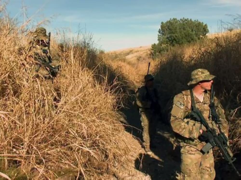 уйти от погони. выживание в дикой природе. уйти от погони discovery. уходил от погони. джоэль ламберт уйти от погони.