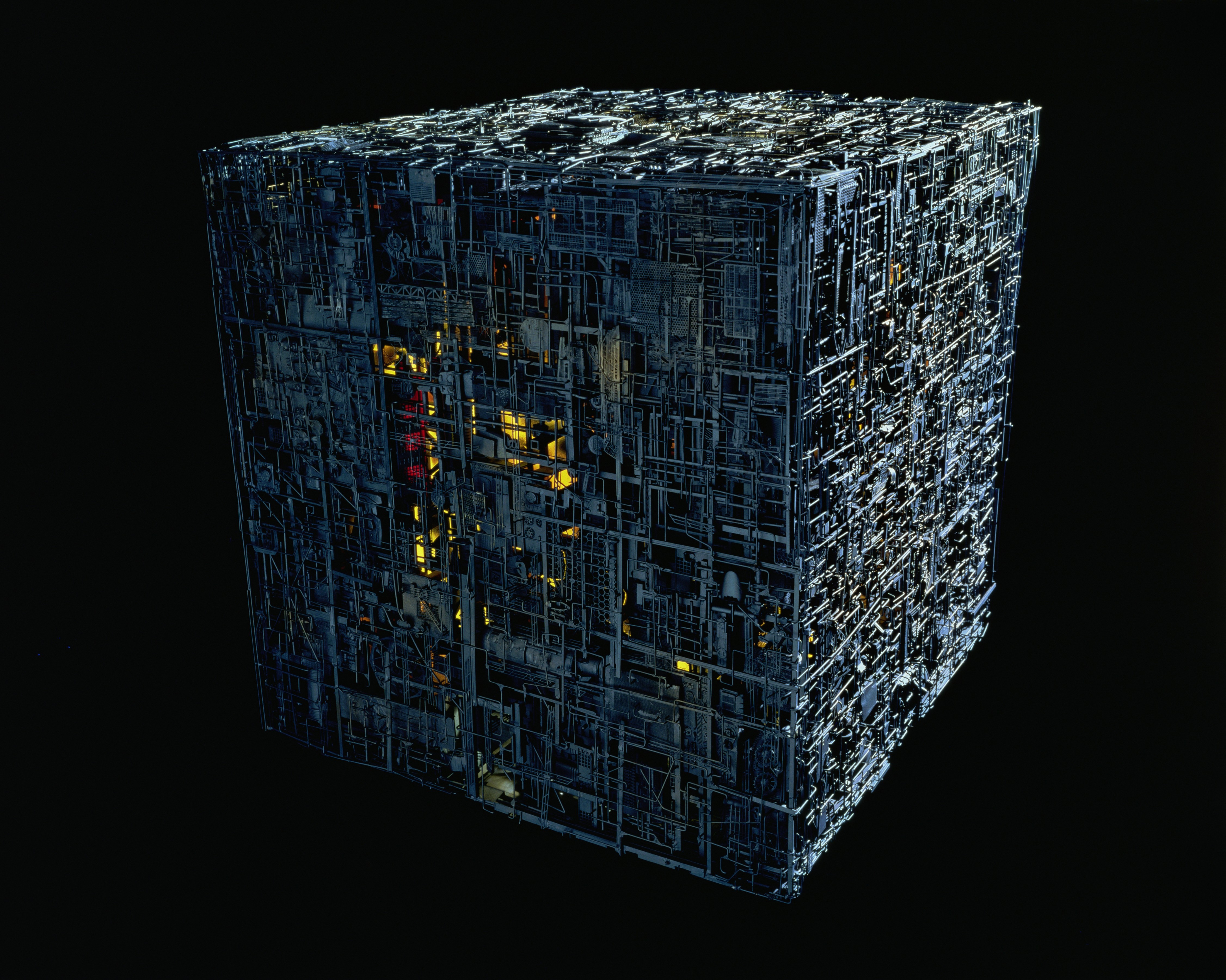 куб в dc. куб в dc. тессеракт светильник марвел. футуристический куб. куб в dc.