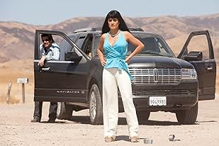 Salma Hayek and Benicio Del Toro in Savages (2012)