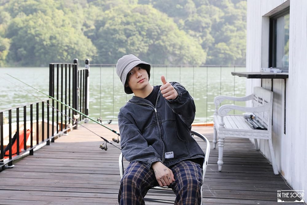 MV5BMjUxZjlhZmEtOTkzMS00NDBkLW