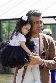 Primary photo for Önüm arkam sagim solum, uçurum...