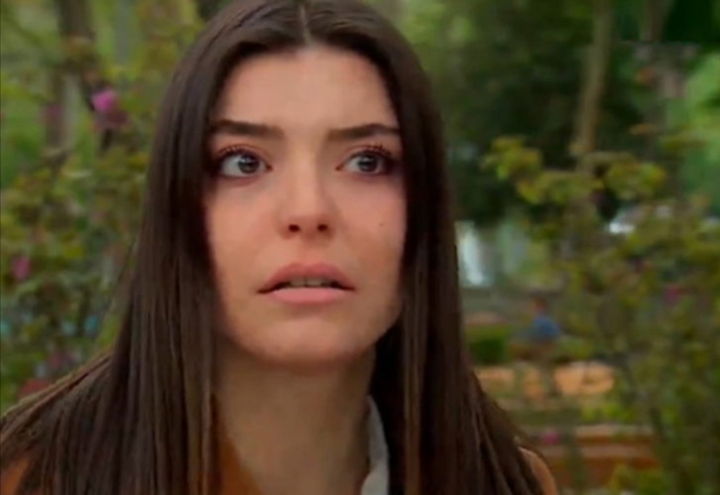 Ular ogzingni tashqariga chiqarmasdan tiqadilar Prolaps porno aktrisa