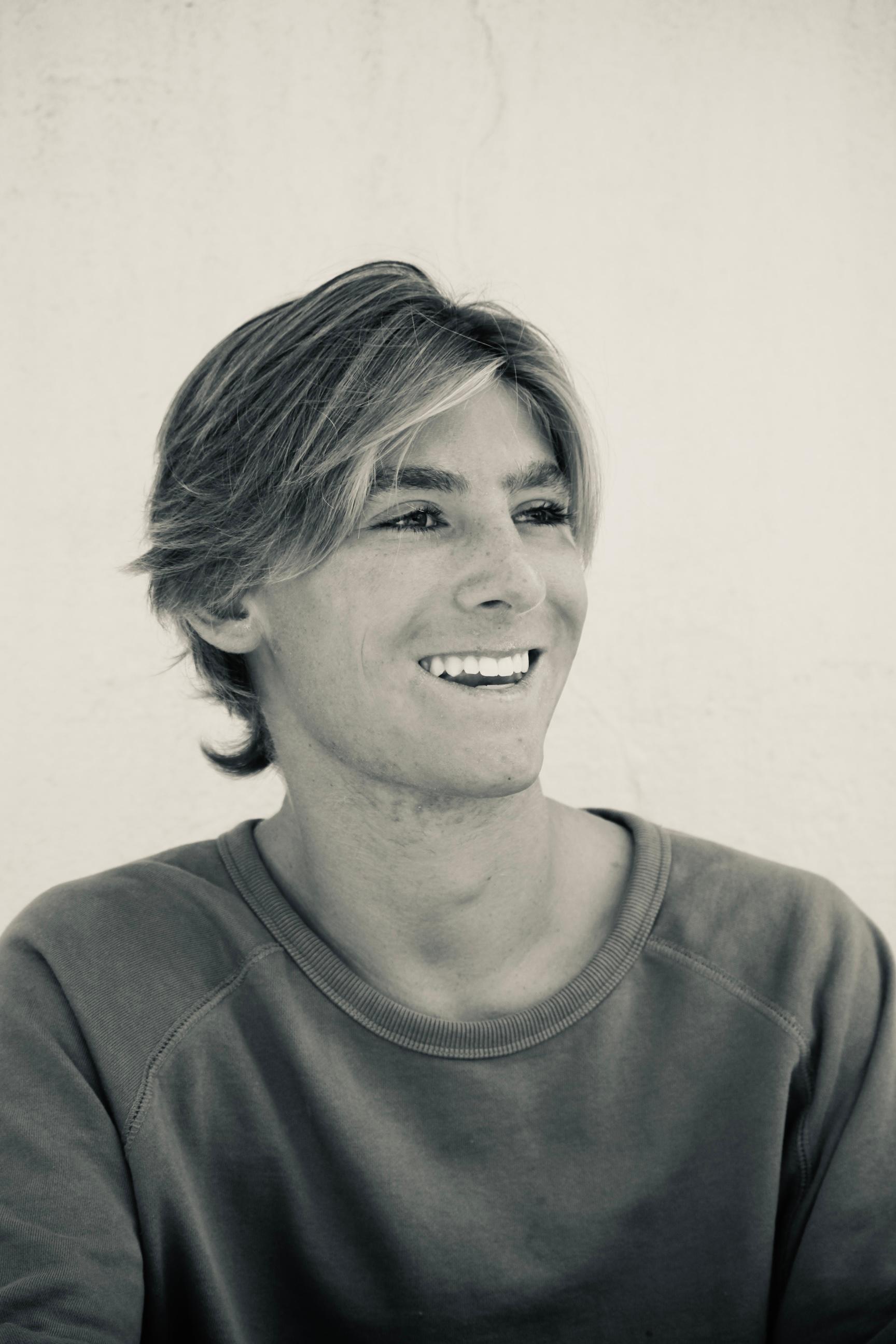 MV5BMmMyMWMyNzItMzY2Ny00ZTU0LW