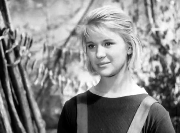 Tor transportda porno qizlarga tegadi