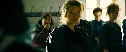 पोस्टर देखें