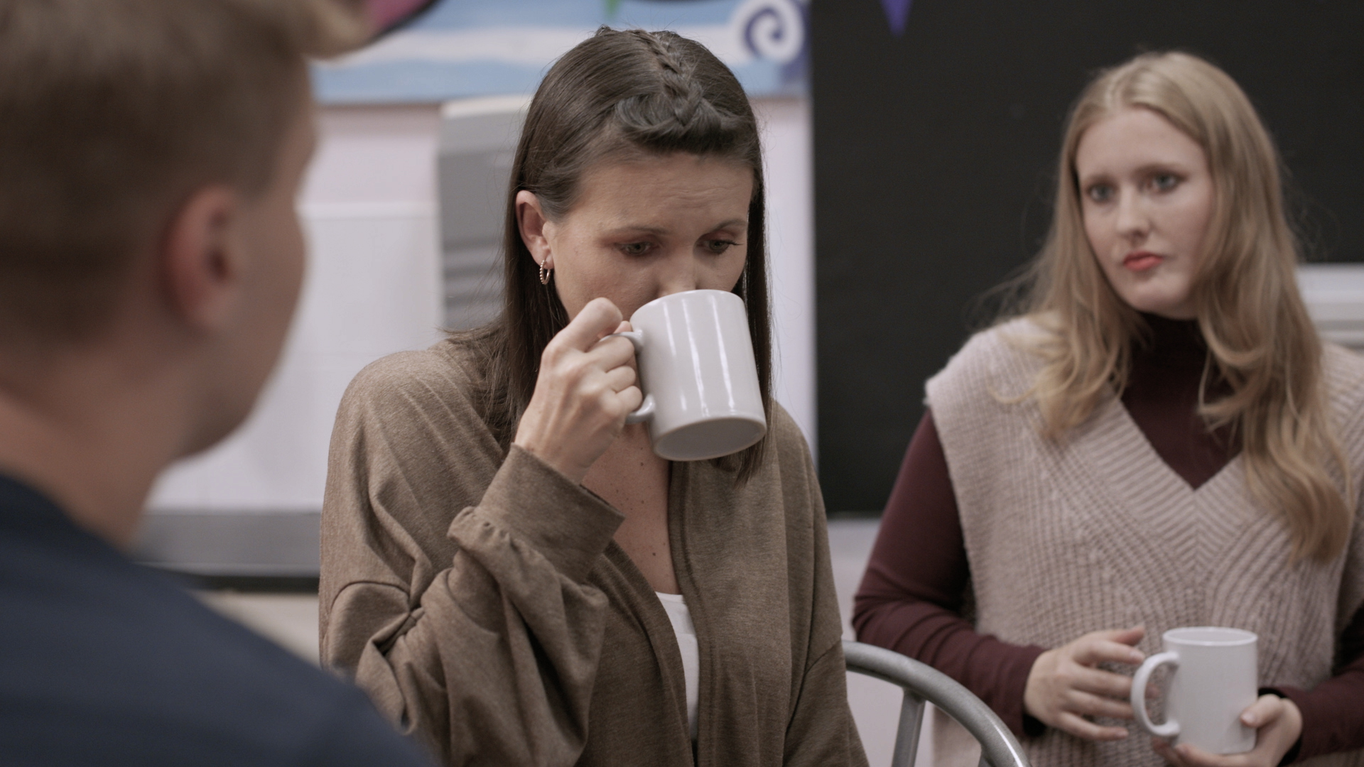 Жасы үлкен адамдар жұмысқа орналасатын порно Бейне көру үшін кеуделерді көрсету