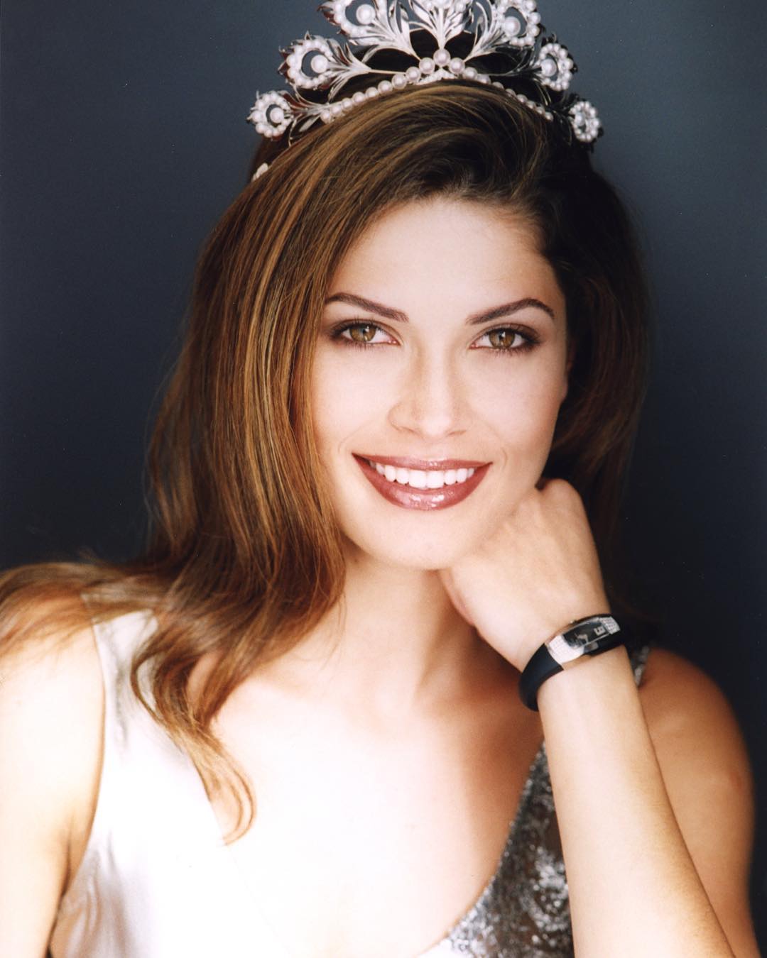 Несие үшін порно онлайн секс көру Кең бөксесі бар тар бел