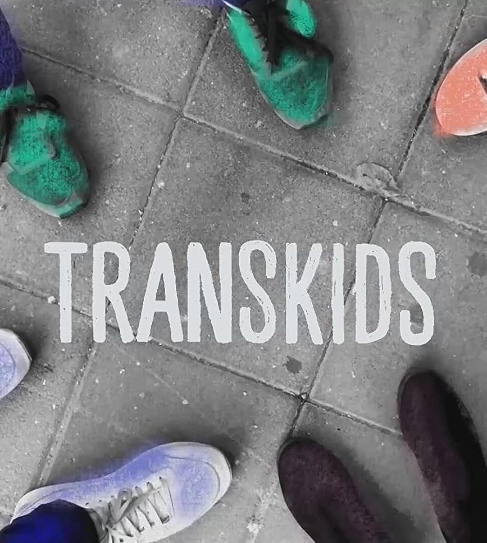 Rus yigiti oz sevgilisini minut qilishga kondirgan. Ozaro kiyinish bilan boglangan porno