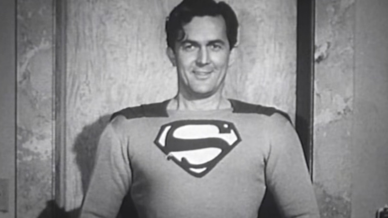 Yosh mavjudotlar jinsiy porno qilishni xohlashadi Olga Kuzmina kapalaklar bilan pantiesda.