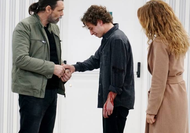 Uy bekalari ishtirokida uy qurilishi onlayn porno Ota va qizning eksklyuziv uy qurilishi pornosi