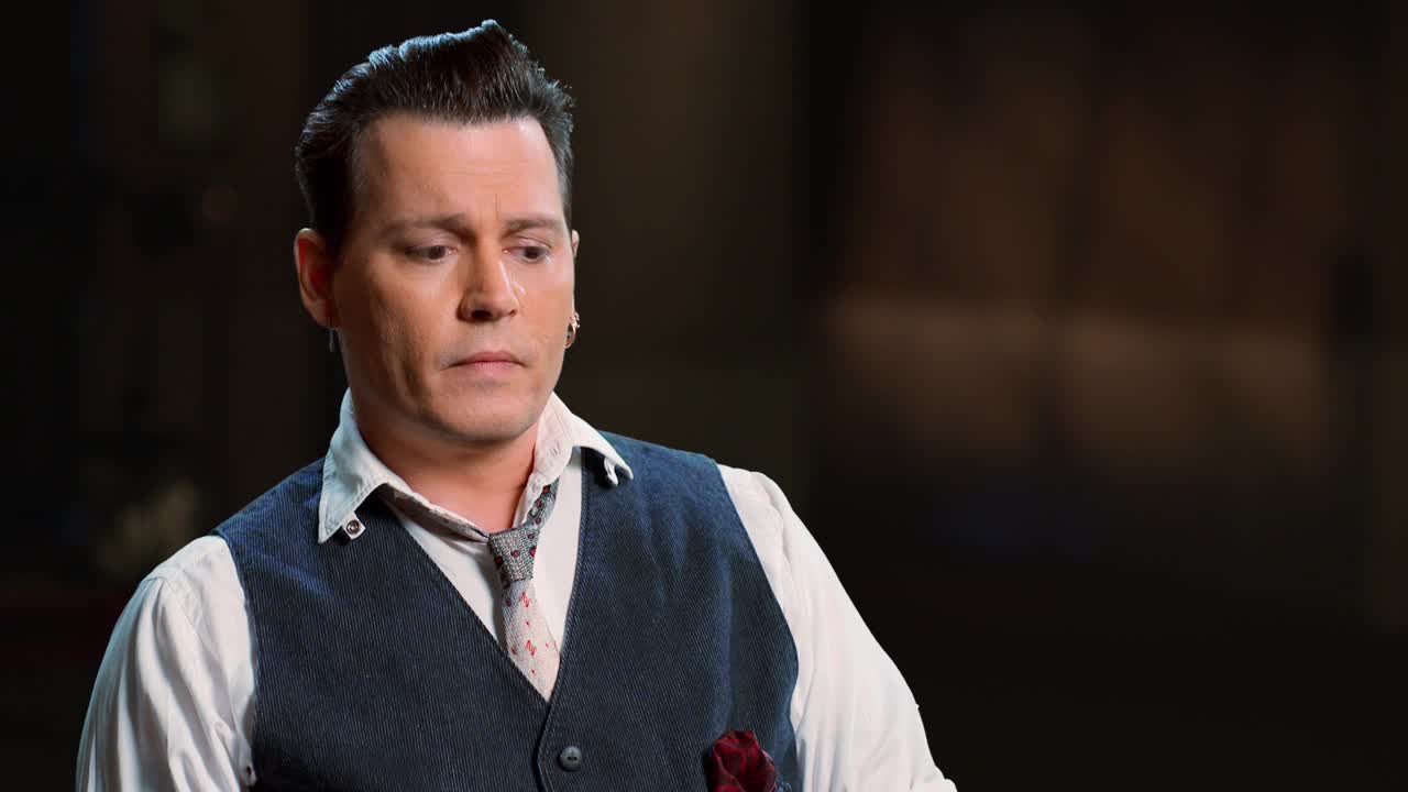 джонни депп на премьере пиратов карибского моря в москве. джонни депп подмигивает. интервью джонни деппа. джонни депп редкое интервью. шоу джима нортона.