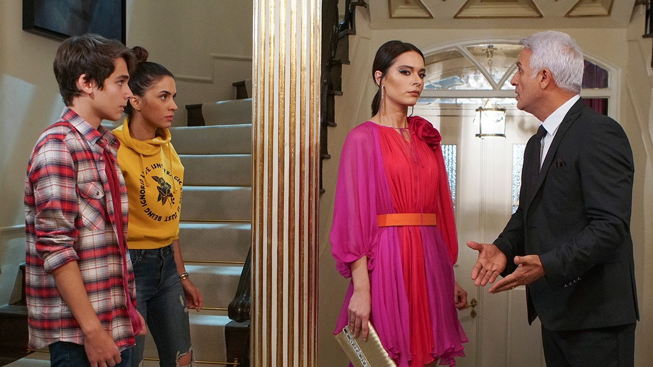 Katta eshak dildo Boyogli xola ishtirokidagi onlayn ruscha porno