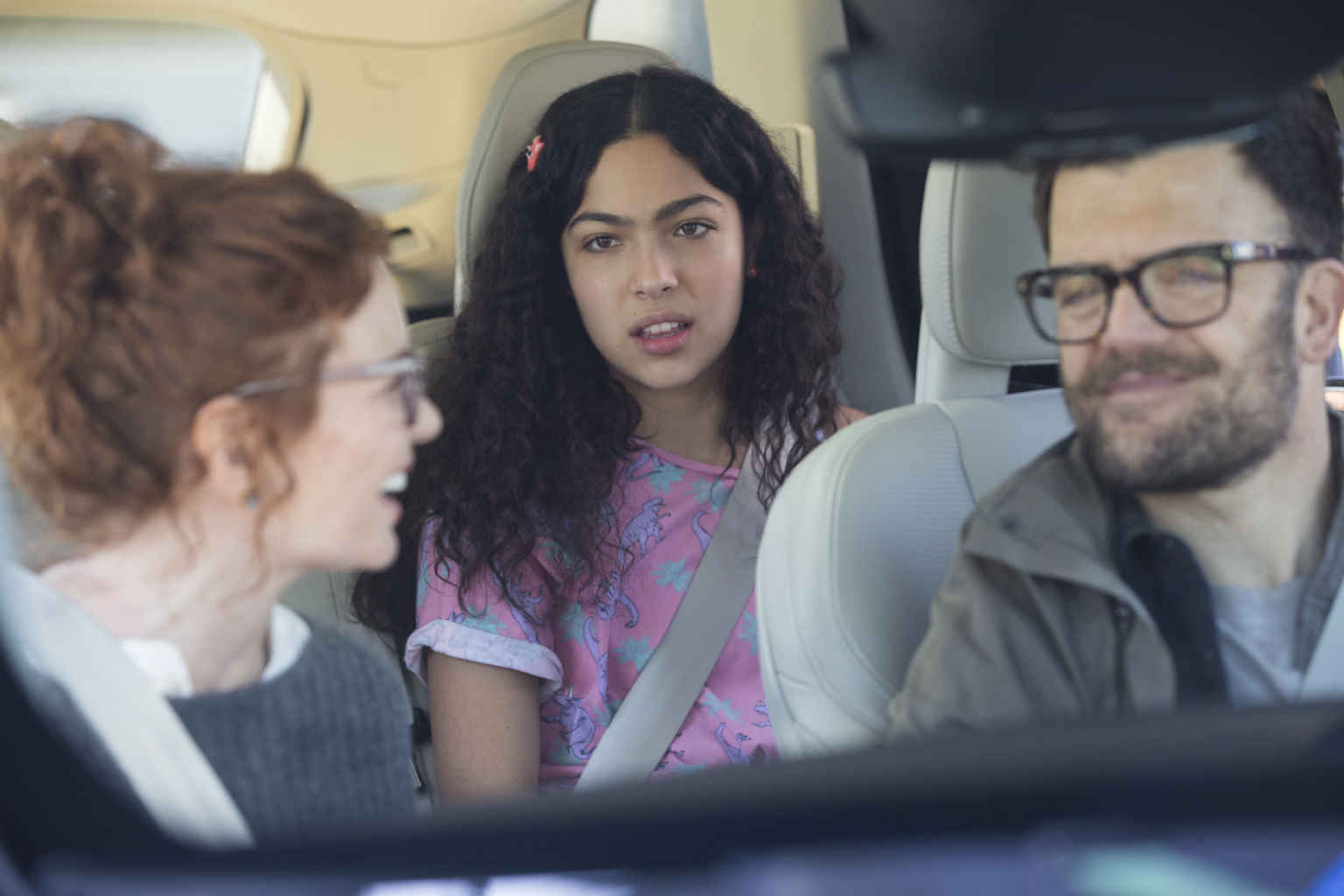 Brigid Brannagh, Kevin Weisman, and Allegra Acosta in Runaways (2017)