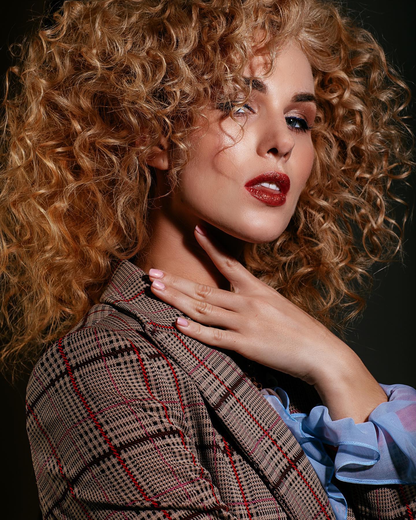 Ozining oq suyuqligi bilan kamming gozalligining onlayn porno videosi