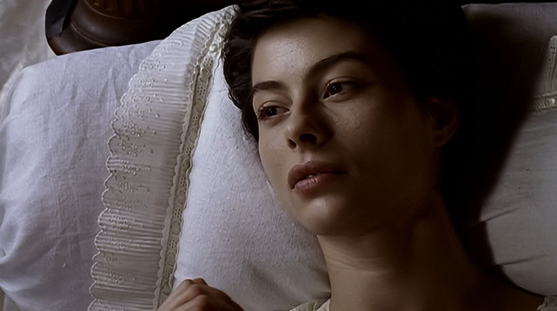 Turmush ortoqlarning toshagida jinsiy aloqa, koz bilan qarash 3 aseksual erkak va qizning porno video