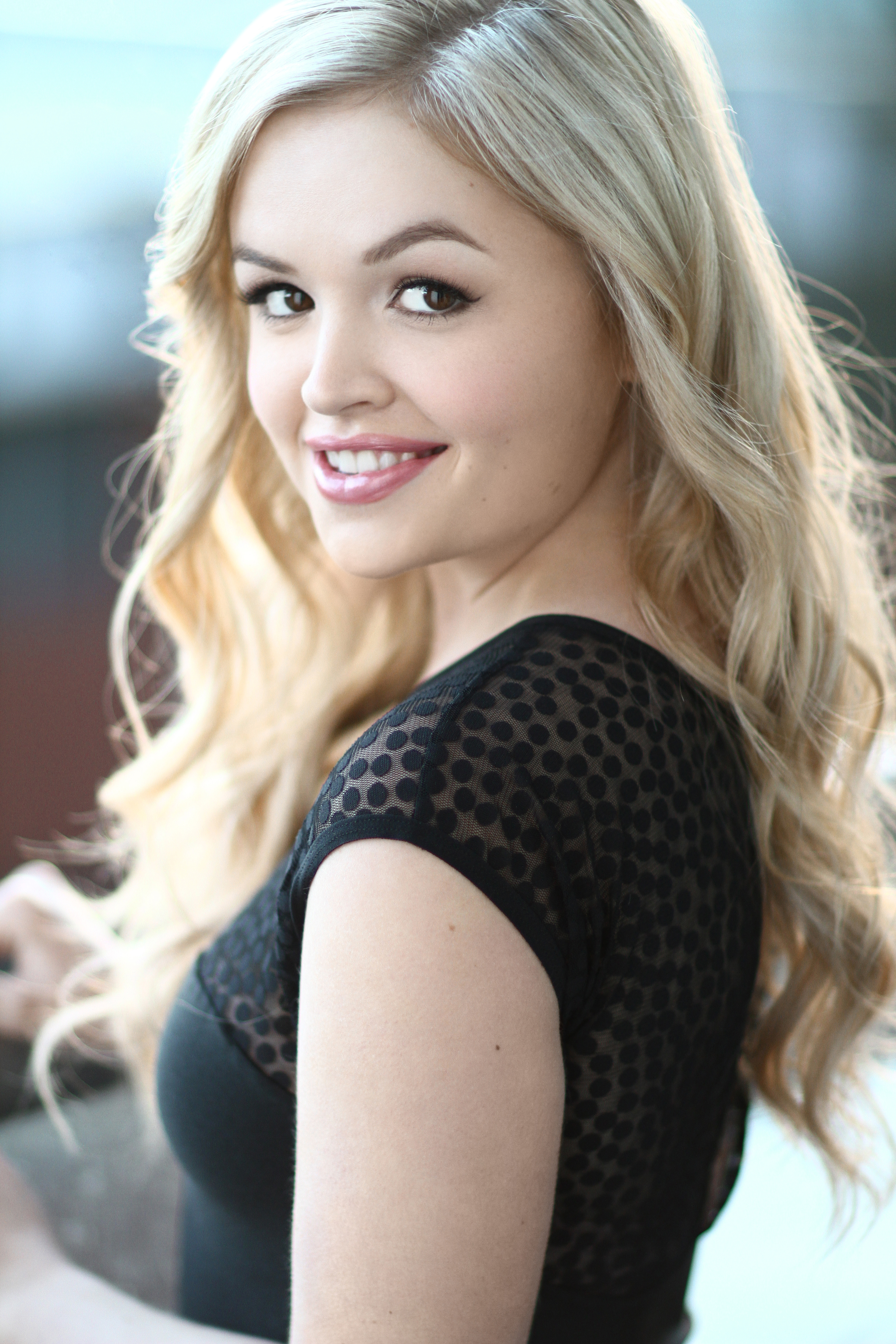Jessica Amlee as Sloane
