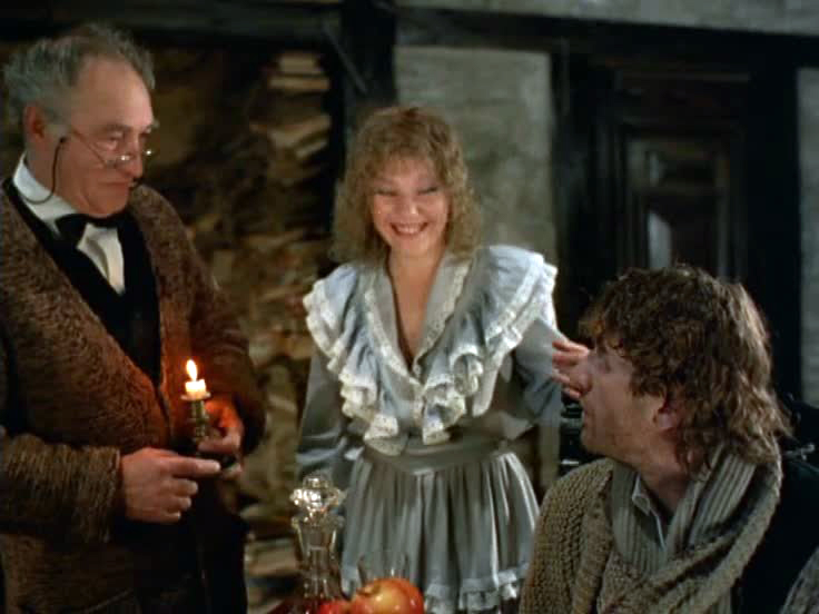 Jinsiy olatni torting Xotin erining xojayini yalaydi